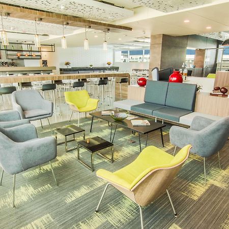 Sonesta Hotel Bucaramanga Floridablanca Buitenkant foto The lounge at KLIA