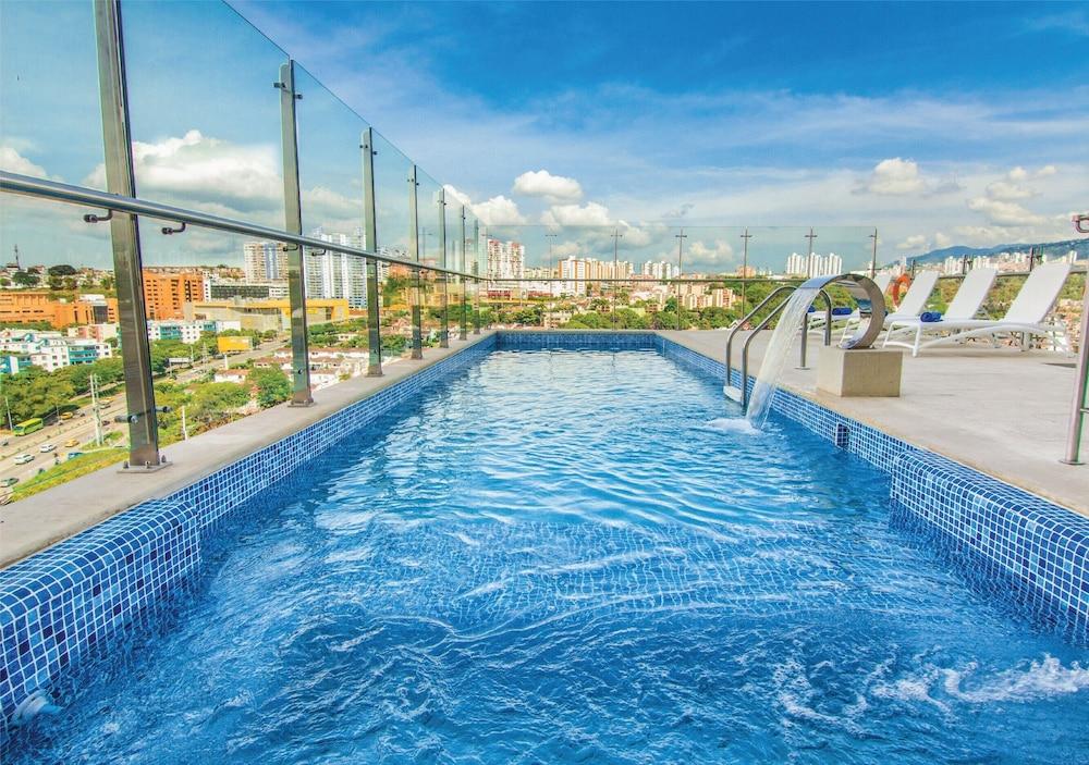 Sonesta Hotel Bucaramanga Floridablanca Buitenkant foto Rooftop pool
