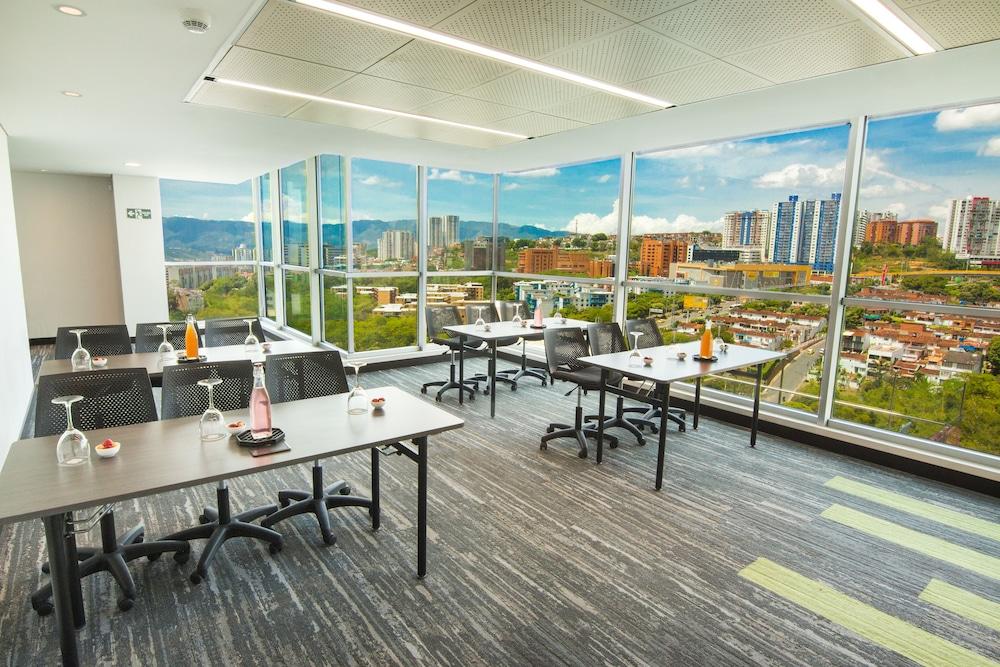 Sonesta Hotel Bucaramanga Floridablanca Buitenkant foto Meeting room at the hotel
