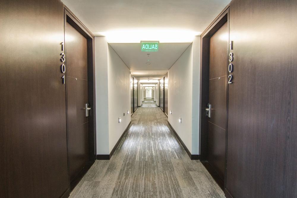 Sonesta Hotel Bucaramanga Floridablanca Buitenkant foto A typical corridor