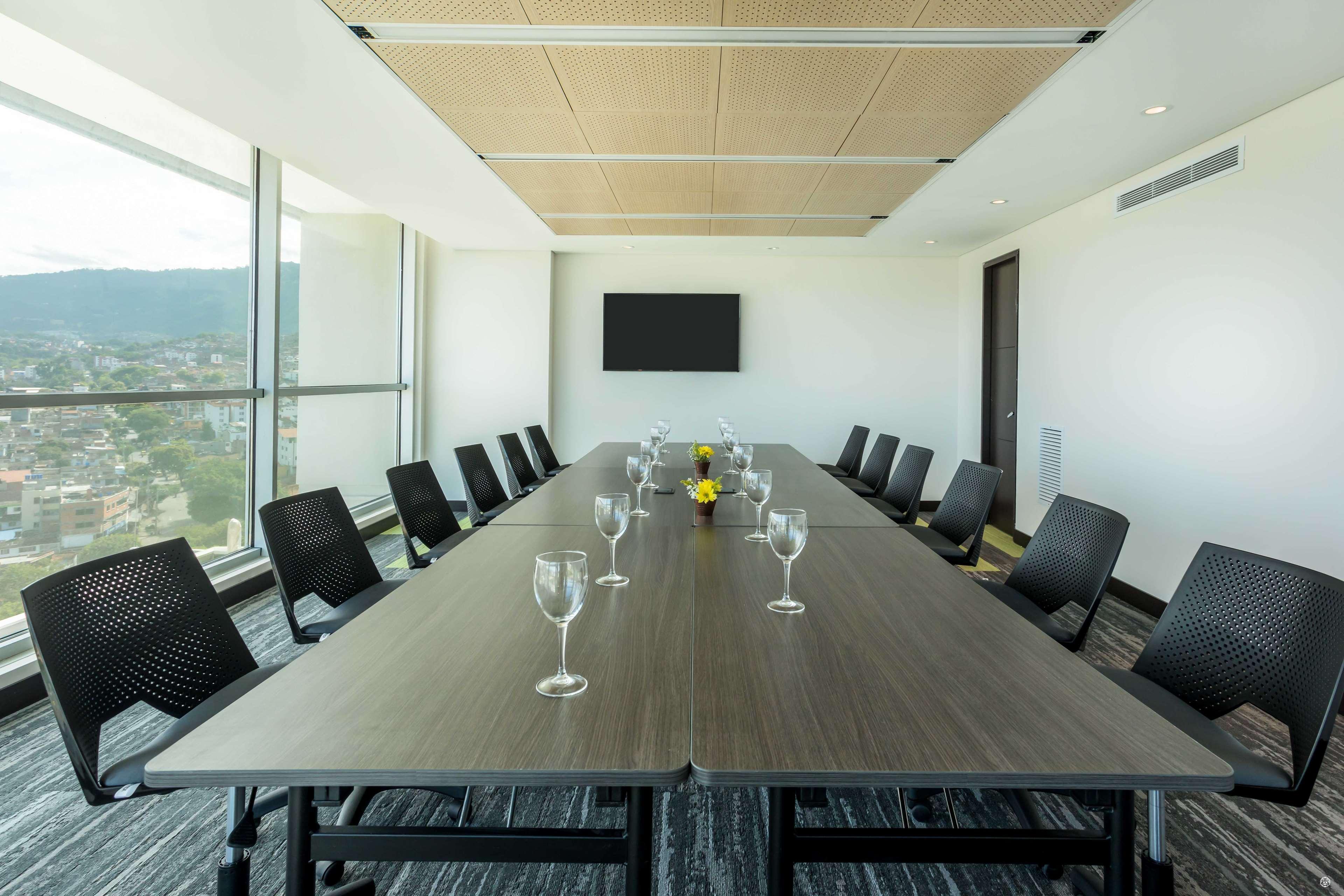 Sonesta Hotel Bucaramanga Floridablanca Buitenkant foto Boardroom at the National Institute of Economic and Social Research