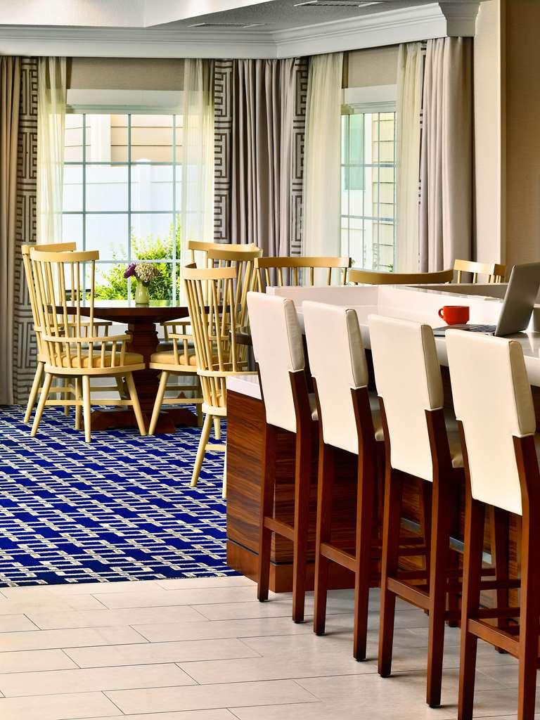 Sonesta Hotel Bucaramanga Floridablanca Restaurant foto A blue and white carpet